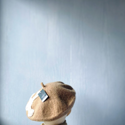 フランス製レディース帽子　十字架のクロッシェ　オフホワイトのモチー付き　ウールベレー帽ベージュ 4枚目の画像