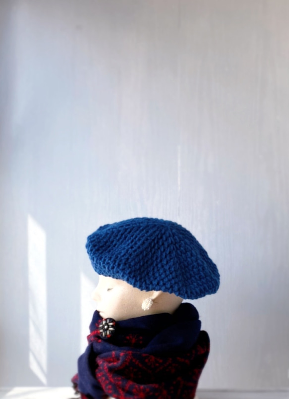 スタイルが決まるベレー帽　小顔効果　あったかい上質ウール100% レディース用帽子　青　ブルーM・大きめＬ 3枚目の画像