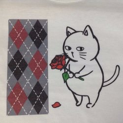 コットンTシャツ　猫郎雑貨店　猫郎とバラ　ホワイト　150～ＸＬ 2枚目の画像