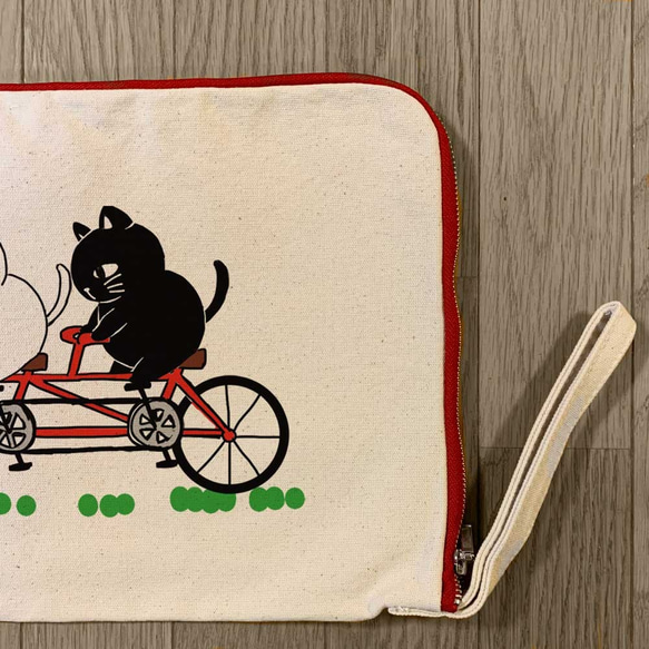 キャンバスクラッチバッグ　猫郎雑貨店　二匹乗り自転車の猫郎 3枚目の画像