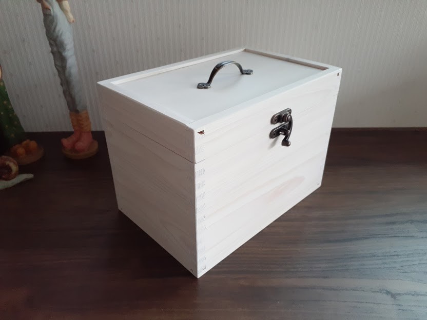 オシャレな白っぽいマスクケース