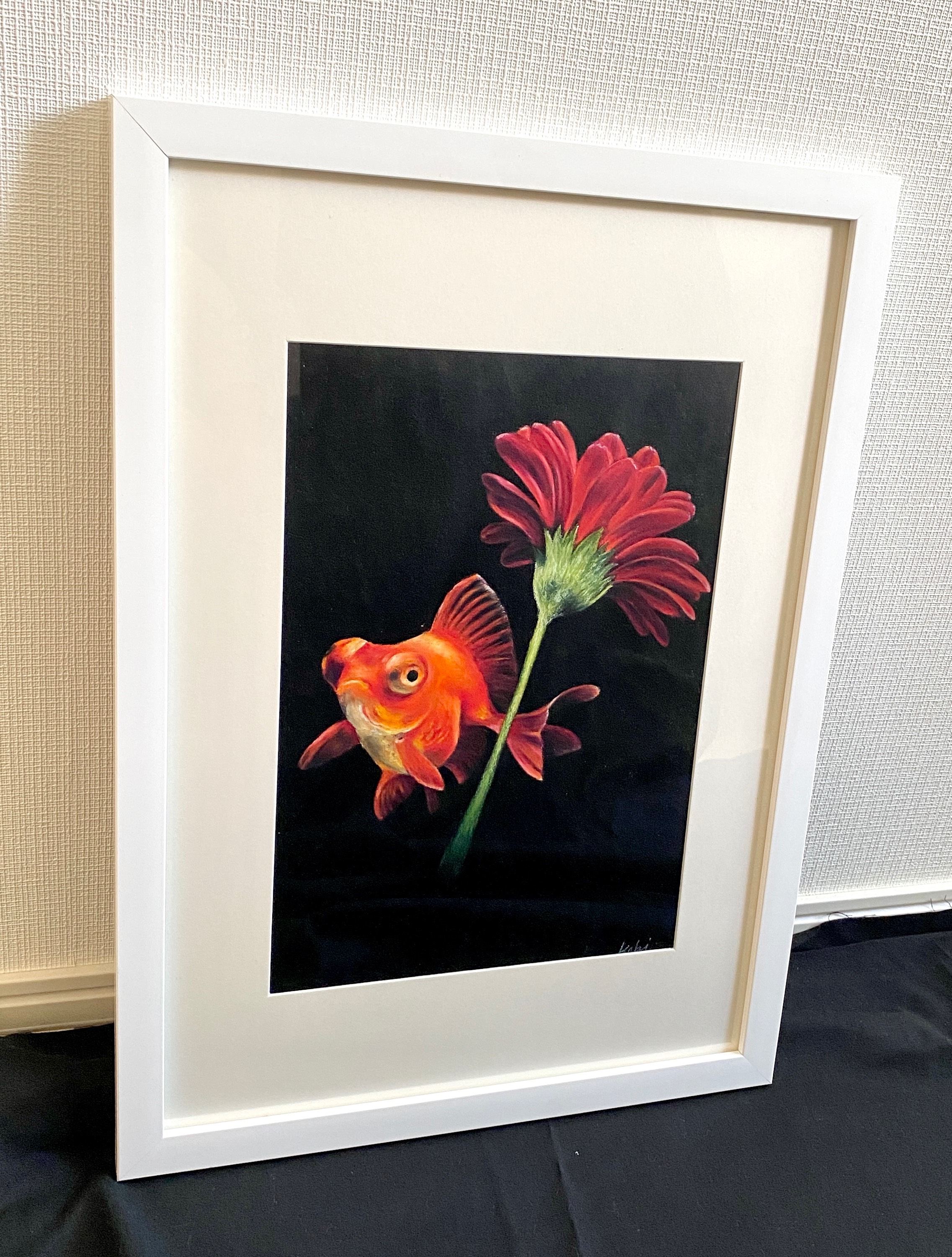 チョークアート 金魚とガーベラ 絵画 kebi 通販 12678870