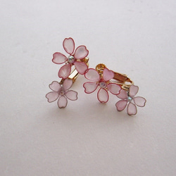 小さな桜（イヤリング） 2枚目の画像