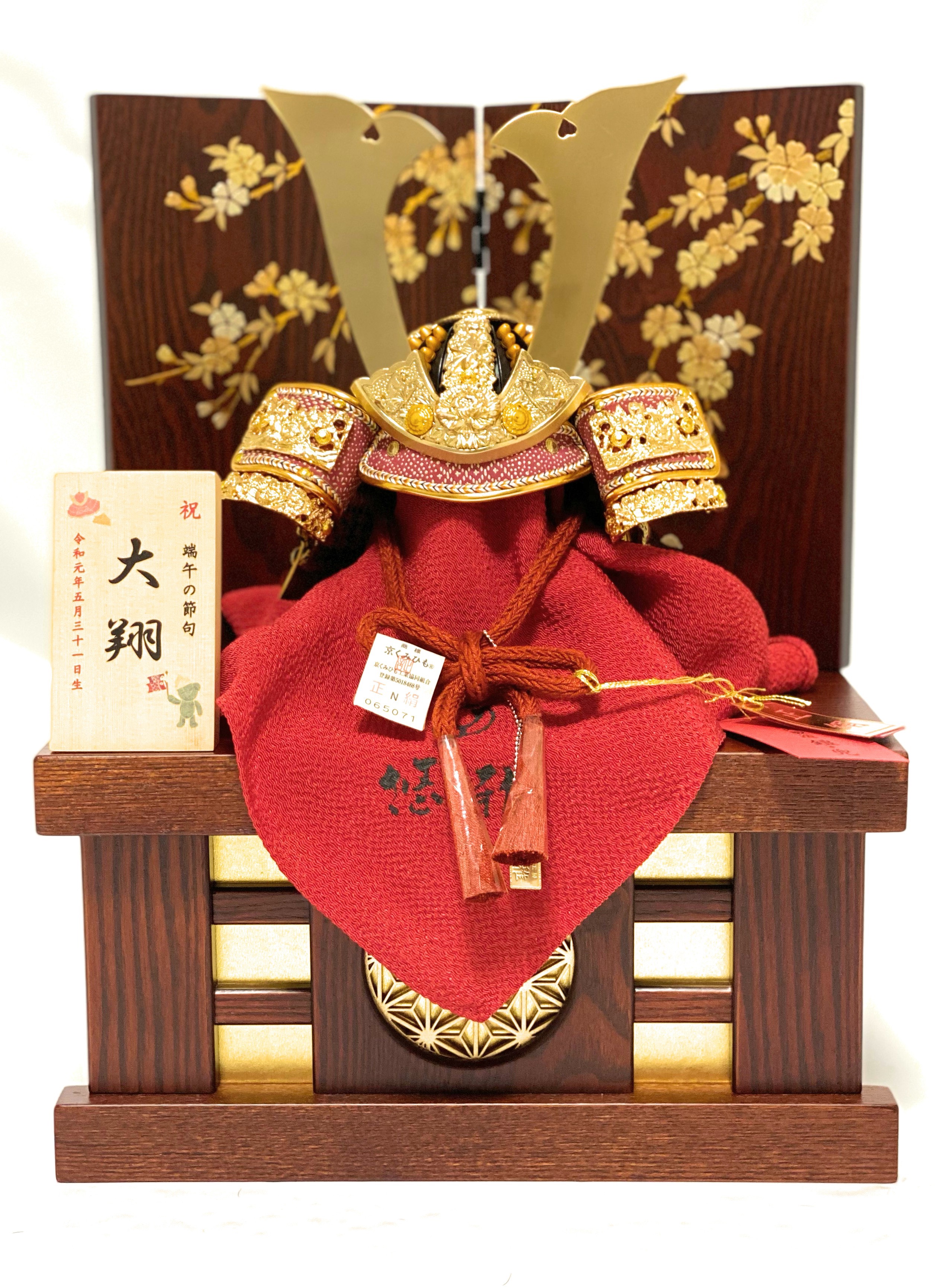五月人形　初節句　兜飾り　蓮（れん）４号兜和桜収納飾り