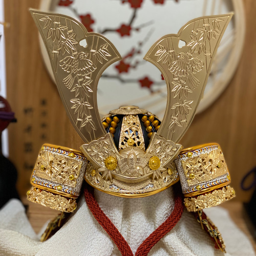 五月人形 初節句 兜飾り 竹雀（たけすずめ）兜竹千筋細工梅飾り（赤糸