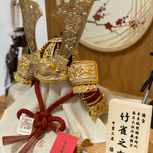 五月人形 初節句 兜飾り 竹雀（たけすずめ）兜竹千筋細工梅飾り（赤糸