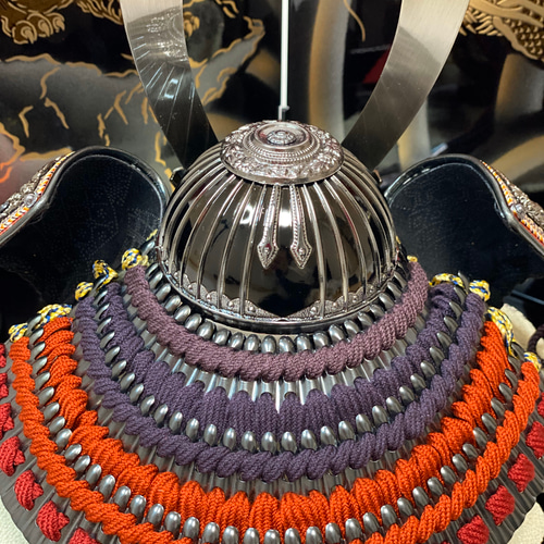 ●チコ●五月人形セット●正絹縅の金兜　彫金龍虎図収納飾り　赤茶色屏風台付 楽天市場】五月人形 コンパクト 「最短出荷対応品」 虎 龍 おしゃれ 兜