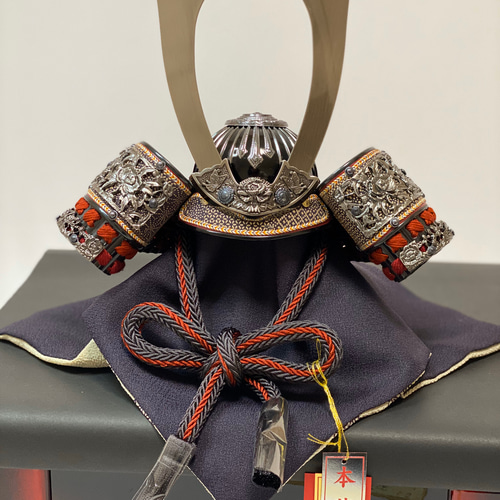 五月人形 紫10号兜龍虎赤溜収納飾り おもちゃ・人形 甲冑工房 悠雅