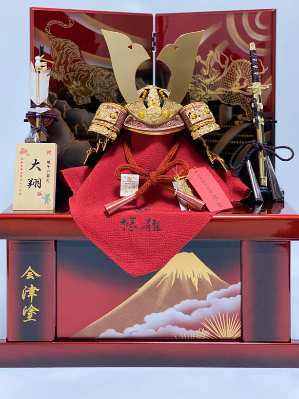 五月人形　会津塗　赤坂6号兜赤富士収納飾り 6枚目の画像