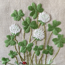 《手刺繍の手さげバッグ》シロツメグサとてんとう虫 4枚目の画像