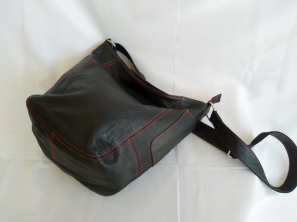 □日本製オールレザーショルダーバッグ抜群の軽さSHOW軽井沢オリジナル。送料無料 