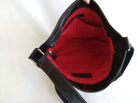 □日本製オールレザーショルダーバッグ抜群の軽さSHOW軽井沢オリジナル。送料無料 