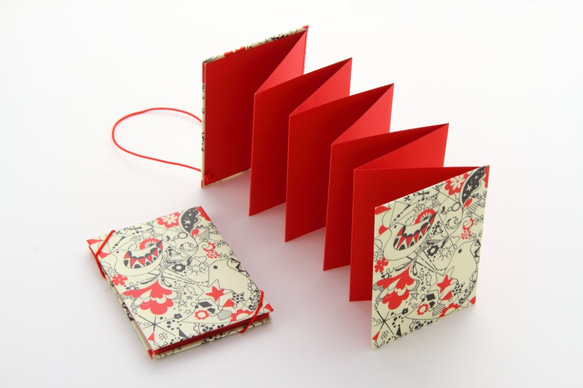 ジャバラ帳　フォトブック（赤い小鳥柄） 1枚目の画像