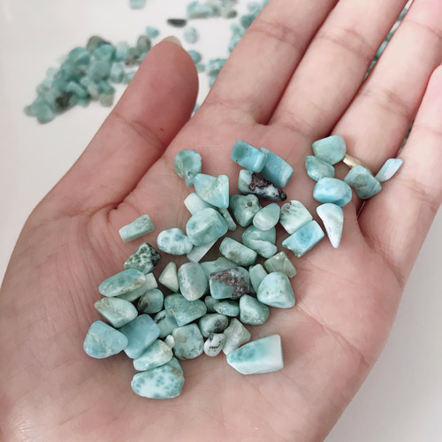 世界三大ヒーリングストーン✨希少✨ドミニカ産ラリマーさざれ石