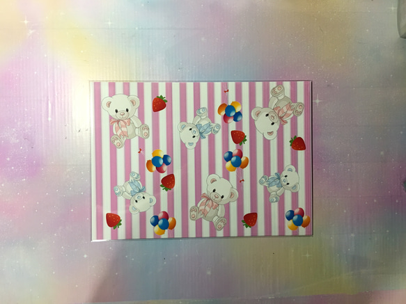 デザインペーパー★A4サイズ  くまちゃんといちごと風船♡    上下左右使用  10枚セット 1枚目の画像