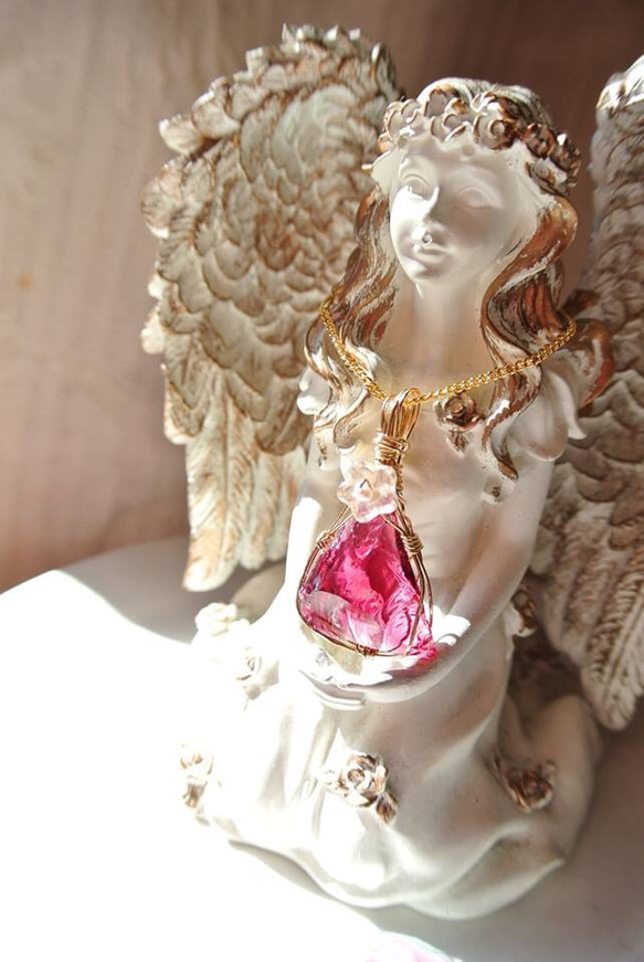 (お嫁入りしました。)アンダラクリスタル  フォルテヴェリタス(希少価値)薔薇の花びら ワイヤーデザインネックレス 6枚目の画像