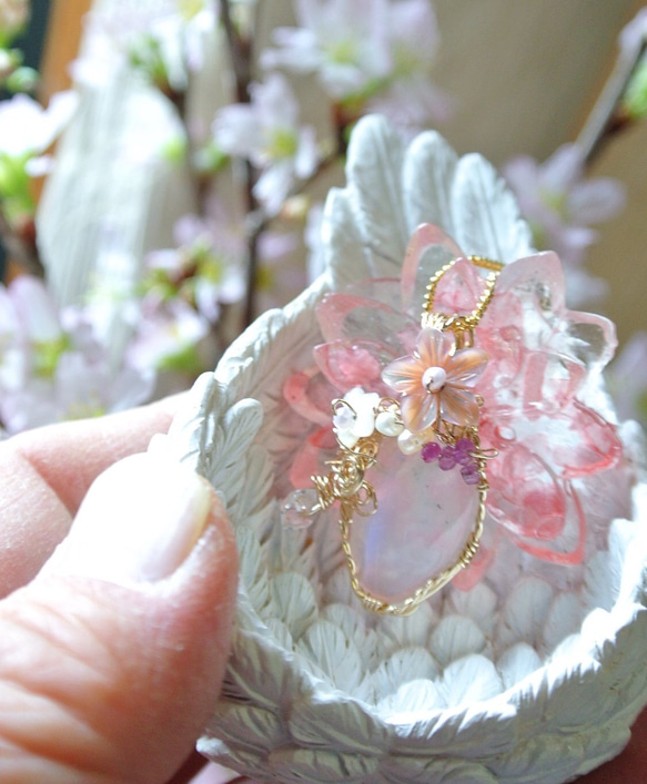 お値引き価格ブルームーンストーン桜姫ワイヤーデザインネックレス 1枚目の画像
