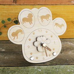 ダックスフントの肉球時計（木製） 1枚目の画像