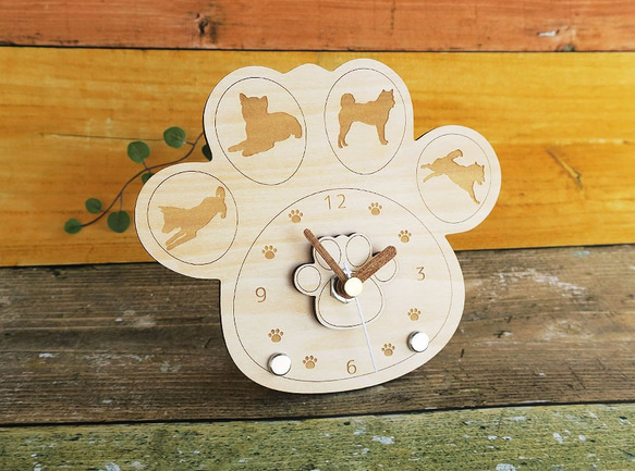 柴犬の肉球時計（木製） 1枚目の画像