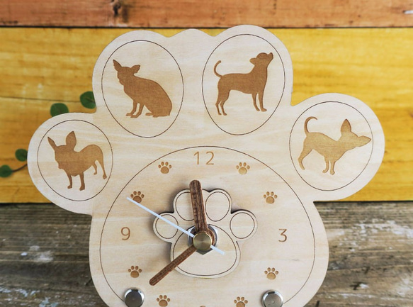 チワワの肉球時計（木製） 2枚目の画像