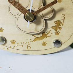 桜猫ちゃん　木製ほっこり癒しの猫ちゃんの肉球時計　 2枚目の画像