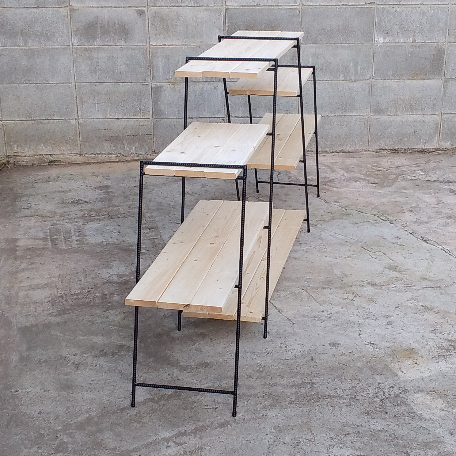 (送料無料)鉄脚　高さ930㎜4段　アイアンシェルフ アイアンレッグ キャンプ 観葉植物ラック テーブル　棚　イベント