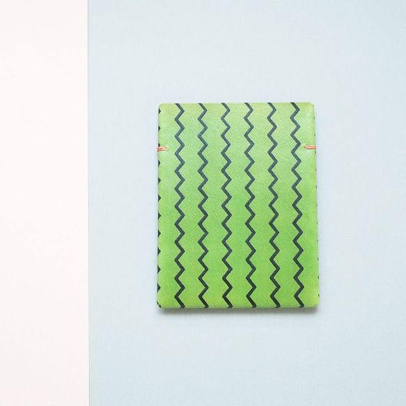 スイカ 柄) ヌメ革 パスケース 定期入れ カードホルダー 緑 + ピンク 薄型 4枚目の画像