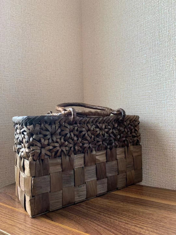 胡桃　胡桃籠バッグ　手作り　くるみかごバッグ　市松編み、立体花編み　内布あり 