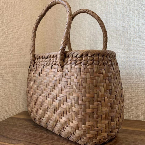 山葡萄かごバッグ　手作り　山葡萄籠バッグ　網代編み　定番　内布あり 山葡萄 手作り 籠バッグ 網代編み 内布あり (約)幅31×本体高さ24