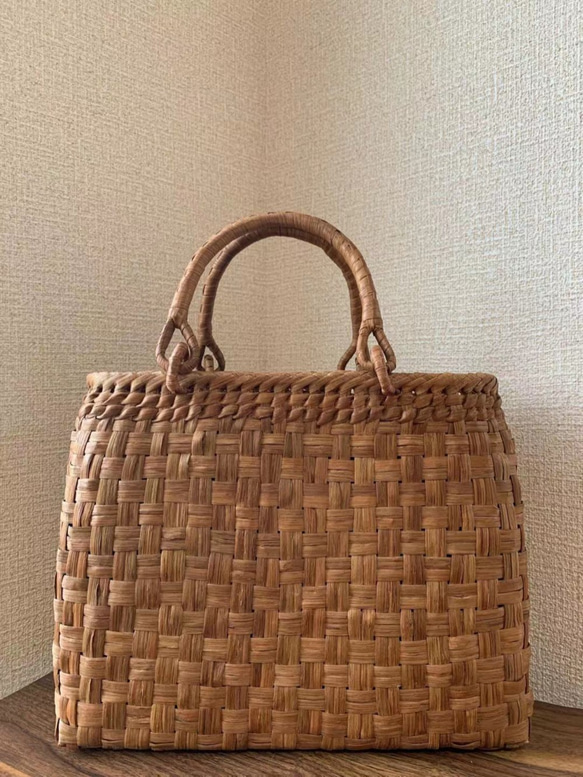 山葡萄かごバッグ　手作り　山葡萄籠バッグ　網代編み　定番　チャーム付き　内布あり 山葡萄 山葡萄かごバッグ 手作り 籠バッグ 網代編み チャーム