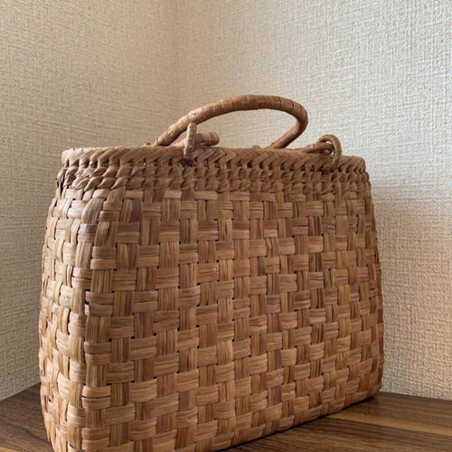山葡萄かごバッグ　手作り　籠バッグ　三つ編み　内布あり 山葡萄 山葡萄籠バッグ 手作り 山葡萄かごバッグ 二重編み 内布