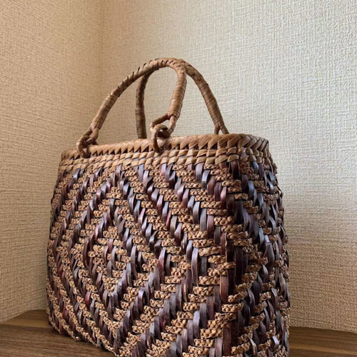 山葡萄籠バッグ　桜皮籠バッグ　手作り　桜皮かごバッグ　山葡萄かごバッグ　内布あり 桜皮、山葡萄 桜皮かごバッグ、山葡萄かごバッグ 手作り 籠バッグ 内布