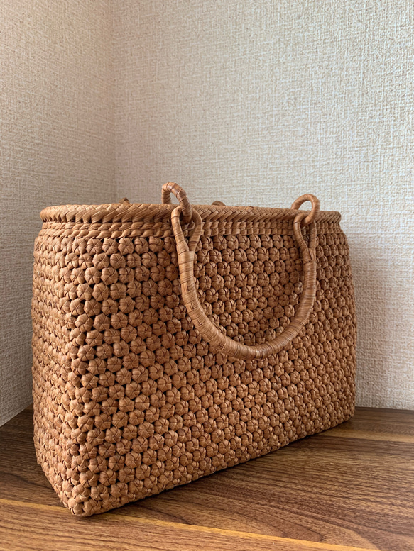 山葡萄　山葡萄籠バッグ　手作り　山葡萄かごバッグ　内布付き、小粒花編み 