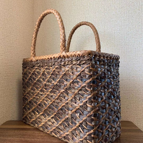 胡桃&amp;山葡萄かごバッグ Amazon | [山葡萄] 胡桃 かごバッグ 【花編み/市松編み/乱れ編み