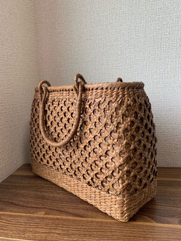 山葡萄　山葡萄籠バッグ　手作り　山葡萄かごバッグ　二重編み　内布あり 山葡萄　山葡萄籠バッグ　手作り　山葡萄かごバッグ　二重編み　内布あり LWH1955401655(15000円)