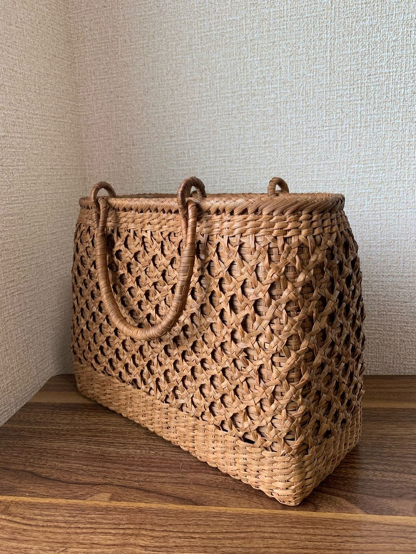 山葡萄　山葡萄籠バッグ　手作り　山葡萄かごバッグ　二重編み　内布あり 山葡萄　山葡萄籠バッグ　手作り　山葡萄かごバッグ　二重編み　内布あり LWH1955401655(15000円)