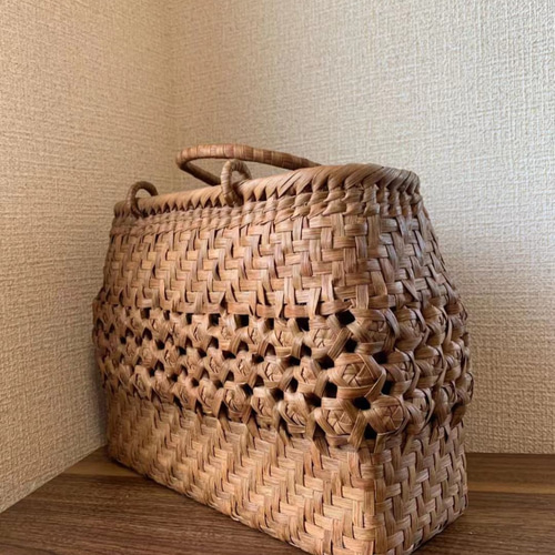 山葡萄　手作り　籠バッグ　網代編み、バラ花編み 山葡萄手作り籠バッグ網代編み、バラ花編み