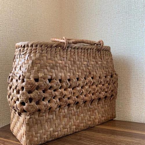 山葡萄 山葡萄かごバッグ 手作り 山葡萄籠バッグ 網代編み、薔薇