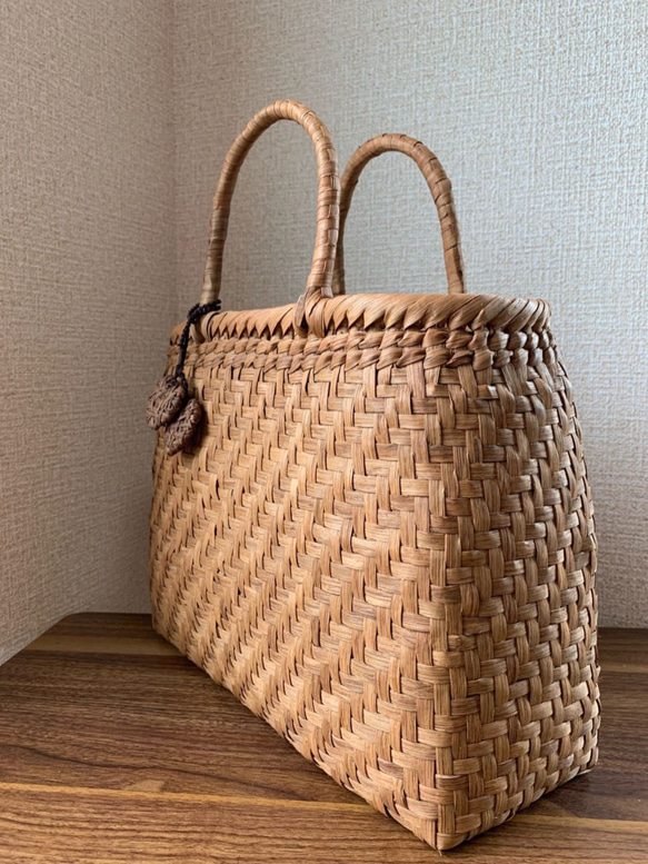 山葡萄　山葡萄籠バッグ　手作り　山葡萄かごバッグ　網代編み　内布あり 