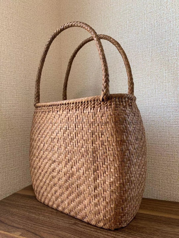山葡萄　手作り　籠バッグ　網代編み　細ひご 山葡萄 手作り かごバッグ 網代編み 細いひご (約)幅35×本体高さ25.5