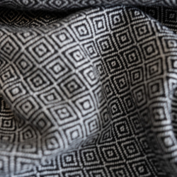 タスマニアラムウール 手織りマフラー　バーズアイ ブラック×ホワイト【送料無料】 6枚目の画像