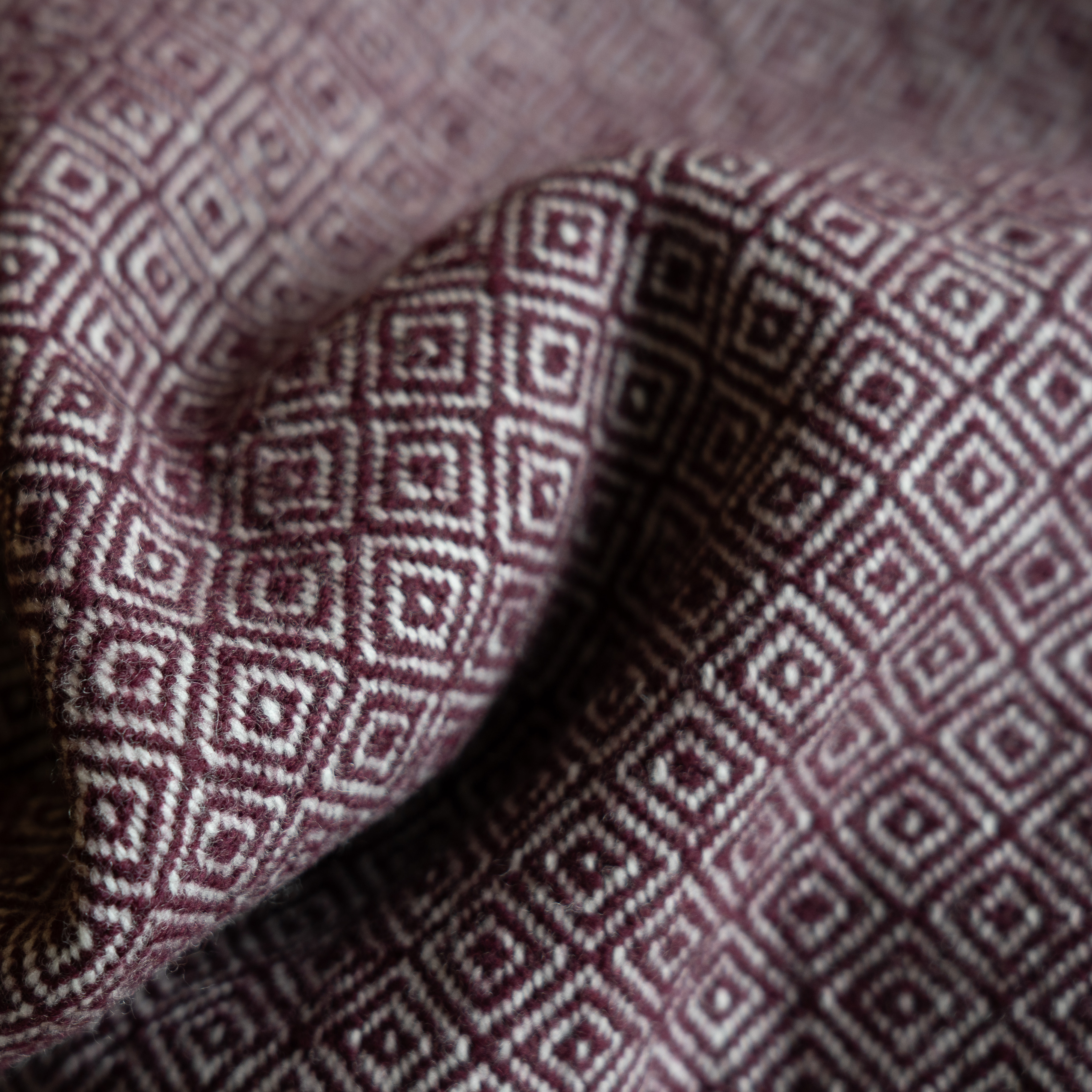 タスマニアラムウール 手織りマフラー　バーズアイ ワイン×ホワイト【送料無料】