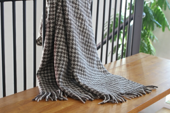 LINENGIRLの手紡ぎ手織り 千鳥格子のショール 1枚目の画像
