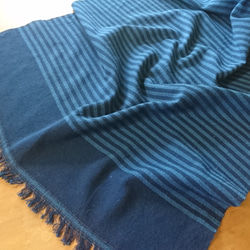 LINEN GIRLの手織り 本藍染のコットンボーダーストール 3枚目の画像