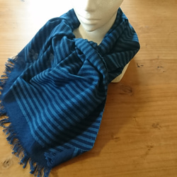 LINEN GIRLの手織り 本藍染のコットンボーダーストール 1枚目の画像