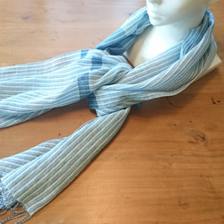 LINEN GIRLの手織り 本藍染の爽やか夏空木綿のストール 2枚目の画像