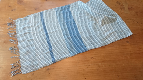 LINEN GIRLの手織り 本藍染の爽やか夏空木綿のストール 6枚目の画像