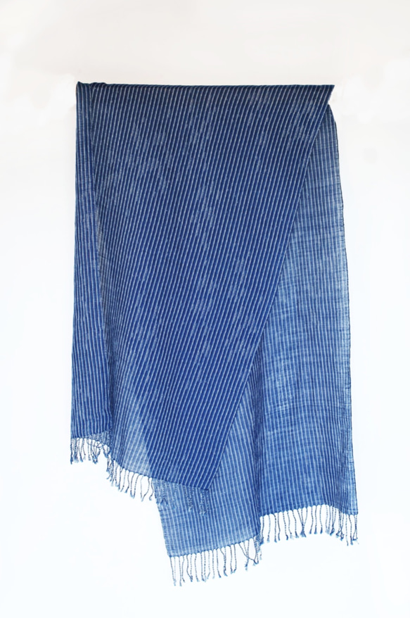 LINEN GIRLの手織り　本藍染めのコットンストール　絣縞 2枚目の画像