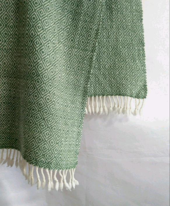 LINEN GIRLの手織り　タスマニアラムウール　バーズアイグリーン×ホワイト 1枚目の画像