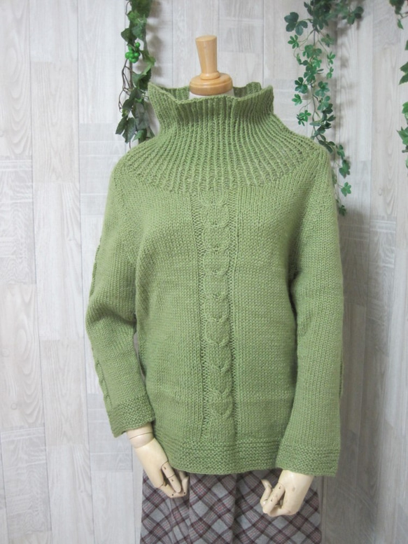 ハイネックセーター　ウール100％手編みなのに安価　ゆったりサイズ　S065 2枚目の画像